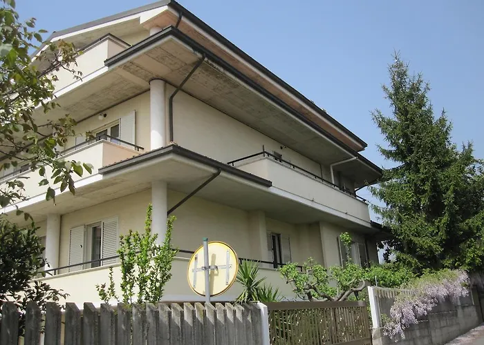 Alojamento de Acomodação e Pequeno-almoço Magnolia 3*